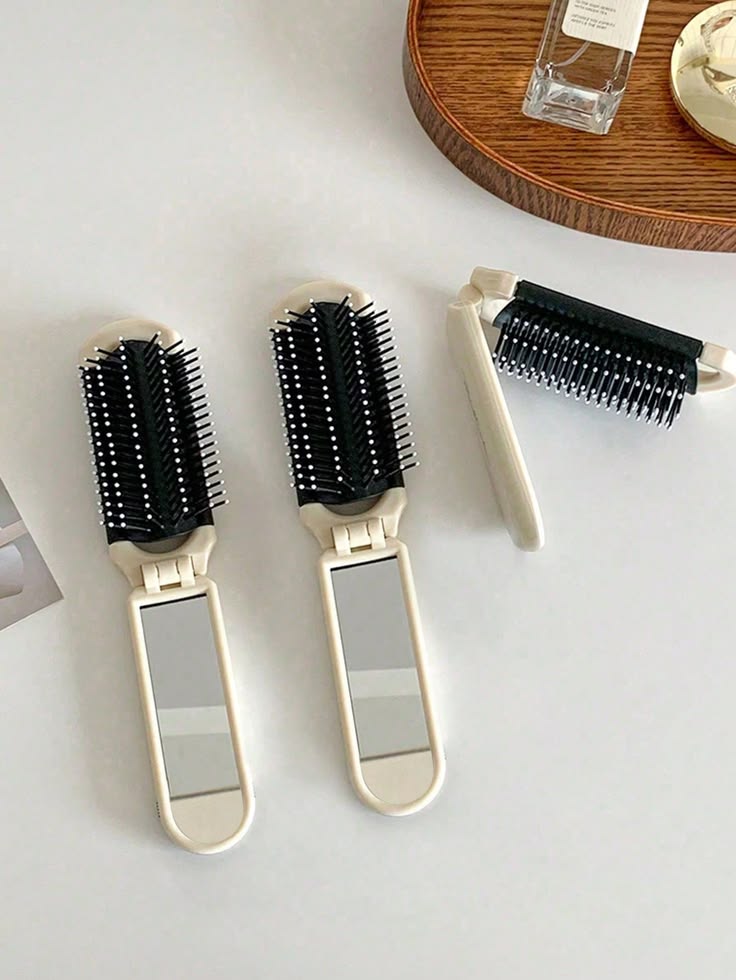 Glammy Groove™ Mirror Hair Brush Your mirror. Your brush. Your everyday beauty essential.